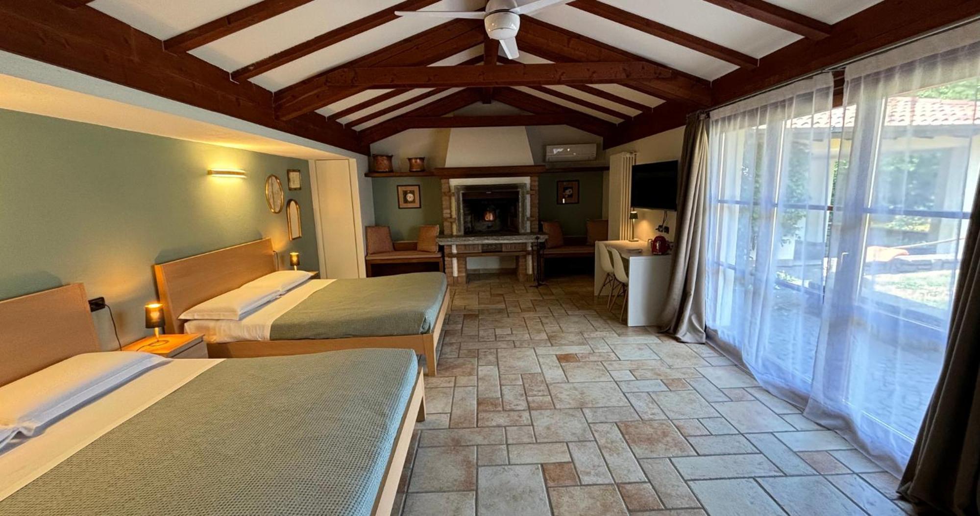 Bed and Breakfast Casa Ceruti Villa Guardia Exterior foto