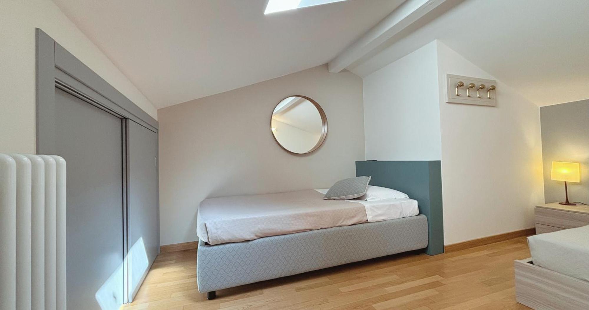 Bed and Breakfast Casa Ceruti Villa Guardia Exterior foto
