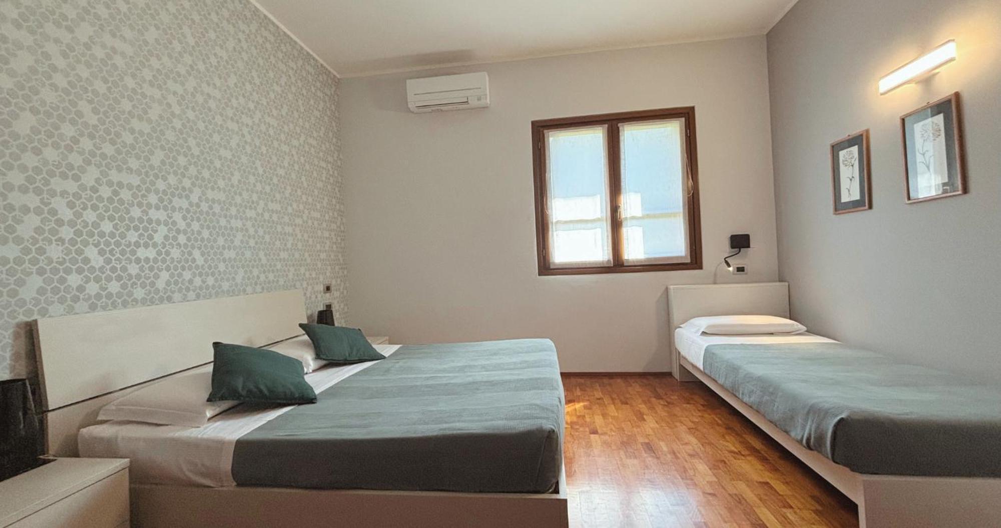 Bed and Breakfast Casa Ceruti Villa Guardia Exterior foto
